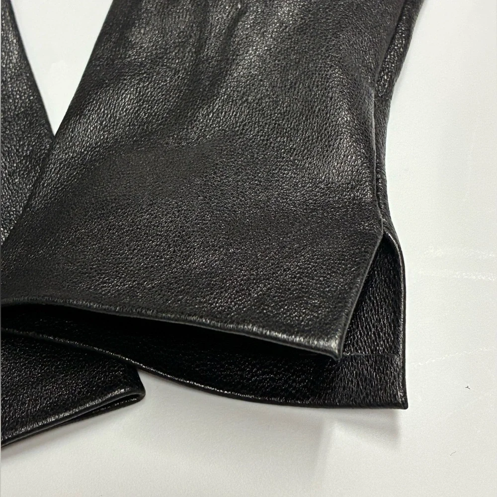 NWOT. Zara Black 100% Leather Gloves.